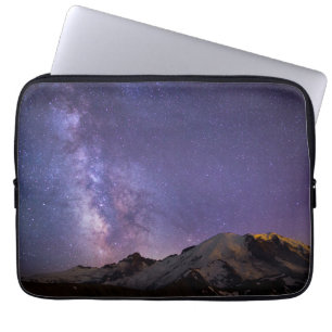 Milchstraße & Mt. Rainier Bundesstaat Washington Laptopschutzhülle
