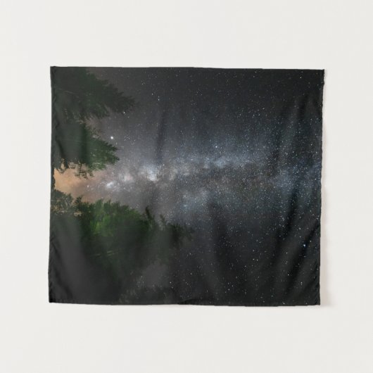 Milchstraße über Fichtenwald Wandteppich (Vorderseite (Horizontal))