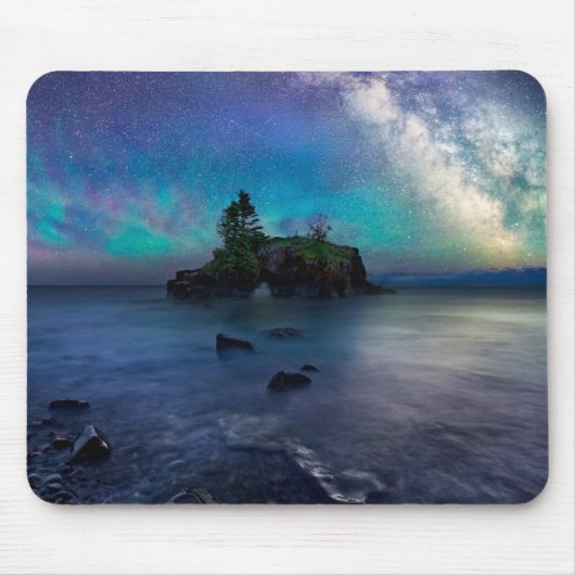 Milchstraße über hohlem Felsen Mousepad (Vorne)
