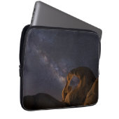 Milchstraße und Cyclops-Arch | Alabama Hills Laptopschutzhülle (Vorne Rechts)