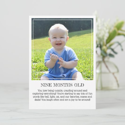 Milestone Keepake Card: Neun Monate alt Ankündigung (Stehend Vorderseite)