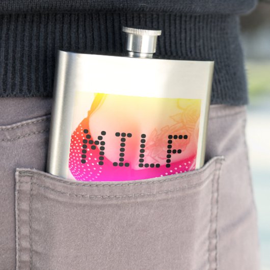 Milf Flask Hot Pink & Silber Brust. Flachmann (Beispiel)