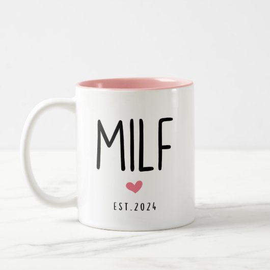 MILF Gratulation Kaffeepause Tasse, MILF Est 2024 Zweifarbige Tasse (Links)