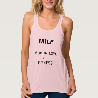 MILF-Mama in Liebe mit FITNESS Pink Tank Top