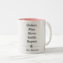 Militär-Ehepartner-Leben Lustig Zweifarbige Tasse