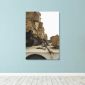 Militärfahrzeuge werden auf Sattelkraftfahrzeugen Leinwanddruck (Insitu (Holzboden))