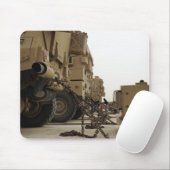 Militärfahrzeuge werden auf Sattelkraftfahrzeugen  Mousepad (Mit Mouse)