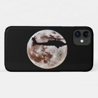 Militärhubschrauber mit nächtlichem Vollmond Case-Mate iPhone Hülle