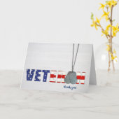 Militärhund markiert die amerikanische Flagge für Karte (Gelbe Blume)