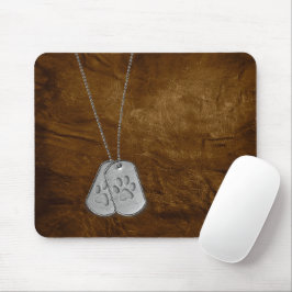 Militärhunde-Tags mit Paw-Printen auf Leder Mousepad