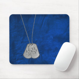 Militärhunde-Tags mit Paw-Printen auf Leder Mousepad
