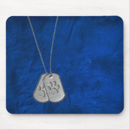 Militärhunde-Tags mit Paw-Printen auf Leder Mousepad