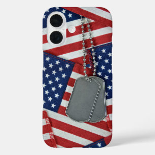 Militärhundemarken auf Fahnen iPhone 16 Hülle
