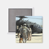 Militärische Arbeitshundler an Bord eines Hubschra Magnet (Vorderseite/Rückseite)