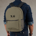 Militärische Army Green Bedruckter Rucksack<br><div class="desc">Ein Rucksack im Militärstil in Army-Grün-Buff-Braun mit einer personalisierten Monogramm-Initiale in einer utilitaristischen Schablonenstil-Typografie in Schwarz. Das perfekte Geschenk oder Accessoire für Soldaten oder Soldaten.</div>