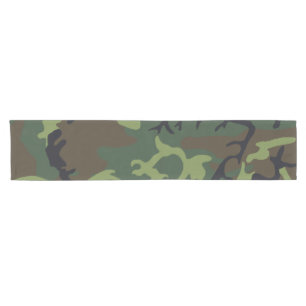 Militärische Camouflage des grünen Waldes Kurzer Tischläufer