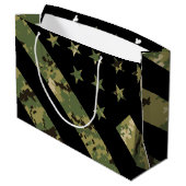 Militärische digitale Camouflage US-Flagge Große Geschenktüte (Rückseite Schrägansicht)