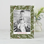 Militärische Green Berries Weihnachtskarte Einladung (Stehend Vorderseite)