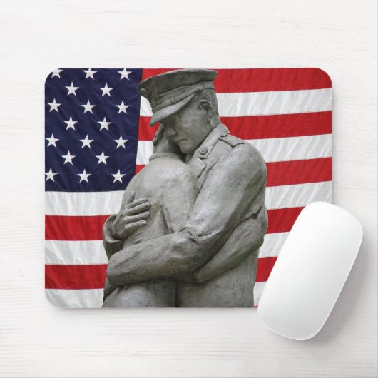 Militärische Statue unter amerikanischer Flagge Mousepad (Mit Mouse)