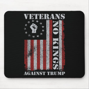 Militärische Veteranen protestieren US-Flagge ohne Mousepad