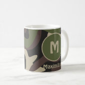 Militärisches, grün-braunes Muster-Monogramm Kaffeetasse (VorderseiteRechts)