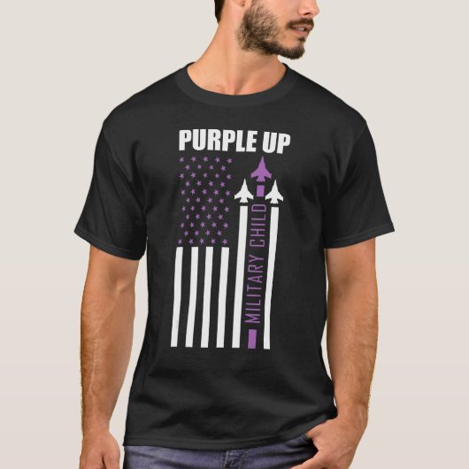 Militärisches Kind mit starkem Sprung in die prouk T-Shirt (Vorderseite)