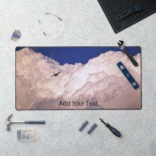 Militärisches Transportflugzeug von Shirley Taylor Schreibtischunterlage