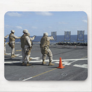 Militärpolizistzug mit dem Berretta M9 Mousepad