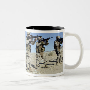 MilitärTransistion Teammitglieder Zweifarbige Tasse