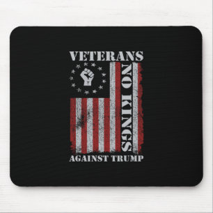 Militärveteranen protestieren gegen die USA-Flagge Mousepad