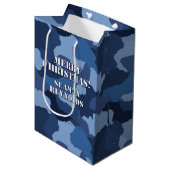 Military Blue Camouflage Custom Frohe Weihnachten Mittlere Geschenktüte (Vorderseite Schrägansicht)