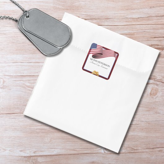 Military Retirement Flag Gold Crest Quadratischer Aufkleber