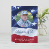 Military USA Flag Celebration Life Veteran Beerdig Einladung (Stehend Vorderseite)