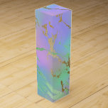 Millennial Marble | Playful Rainbow Pastel Ombre Weinbox<br><div class="desc">Helle und farbenfrohe Marmorverstuhlung in lebhaften, türkisblauen, minzgrünen, heißen rosa und lavender lila mermaid-inspiriert Omerfarbenpalette. Diese feminine, handbemalte Textur verleiht dem Ganzen den perfekten Pop. Aus der Kollektion "Modern Watercolor Marbles" zeichnet sich dieses Design durch abstrakte flüssige Wirbel aus, die ein cooles, von Glitzer-Venen akzentuiertes Muster schaffen. Für Anpassungen oder...</div>