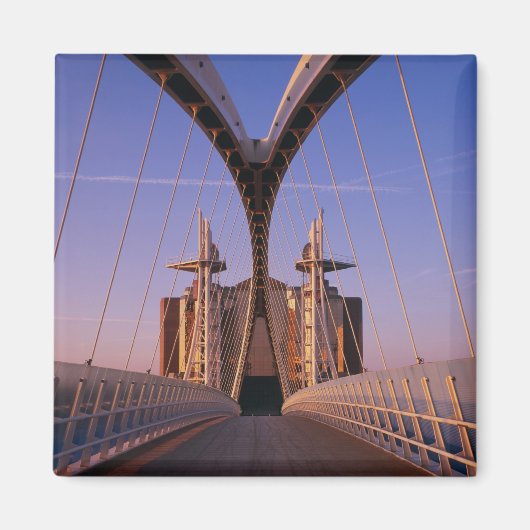 Millennium Bridge, Lowry Centre, Salford Magnet (Vorne)