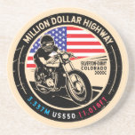 Million Dollar Highway Colorado Motorrad Getränkeuntersetzer<br><div class="desc">Million Dollar Highway in einem Vintagen,  Not leidenden Stil Emblem. Es ist eine landschaftliche Fahrt,  die in Colorado und außerhalb des San Juan Skyway zu finden ist.</div>