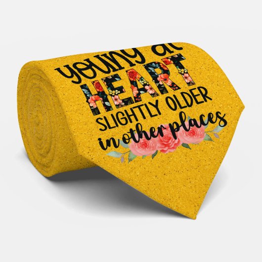 Milo Dale Young bei Heart Yellow Men's Necktie Krawatte (Gerollt)