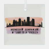 Milwaukee City Skyline Latitude und Länge Ornament Aus Glas (Rückseite)