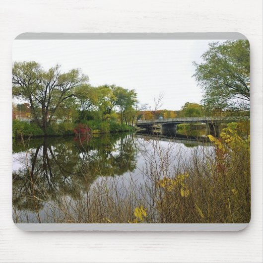 Milwaukee River, West Bend, Wisconsin Mousepad (Vorne)