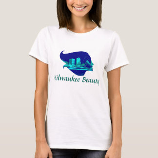 Milwaukee-Schönheit im Blau T-Shirt