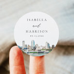 MILWAUKEE Wisconsin Skyline Destination Travel Runder Aufkleber<br><div class="desc">Die Sammlung Milwaukee bietet Aquarellmalereien von Milwaukee,  Wisconsin und eine moderne Schriftart-Kombination. Diese Kollektion ist perfekt für Ihr Reiseziel themed Veranstaltung.</div>