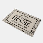 Mimi und Papa's House Grandkids verwöhnt hier Fußmatte (Schrägansicht)