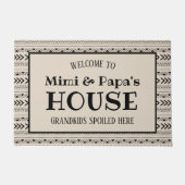 Mimi und Papa's House Grandkids verwöhnt hier Fußmatte (Vorderseite)