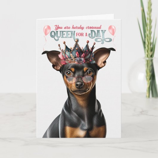 Min Button Funny Dog Queen Day Funny Birthday Karte (Vorderseite)