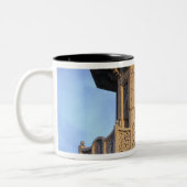 Minarett der Al-Majarra-Moschee, Sharjah, Zweifarbige Tasse (Links)