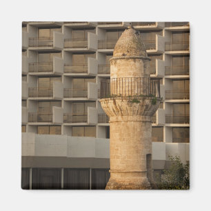 Minarett der Jama al-Bahr-Moschee am Wasser Magnet