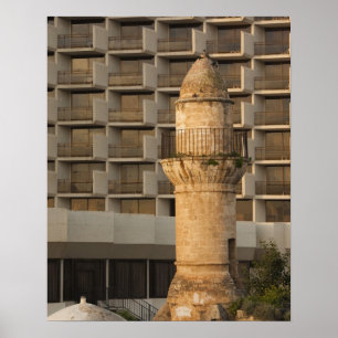 Minarett der Jama al-Bahr-Moschee am Wasser Poster