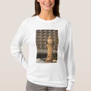 Minarett der Jama al-Bahr-Moschee am Wasser T-Shirt