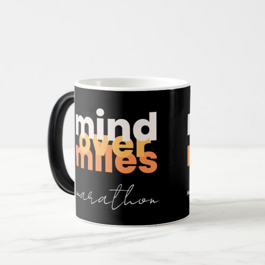 Mind Over Miles Moderner Schwarzweizer Distanzläuf Verwandlungstasse (Vorderseite Links)