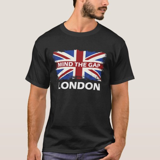Mind The Gap Union Jack London Flag British Brita T-Shirt (Vorderseite)